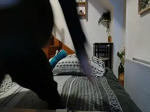 Lauzo21 online show from November 2025 06:28:01 AM