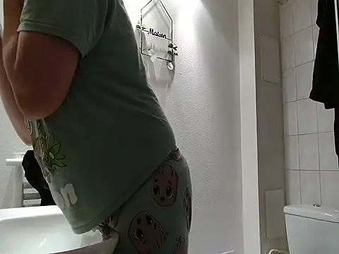 Lauzo21 online show from April 2026 07:20:02 AM