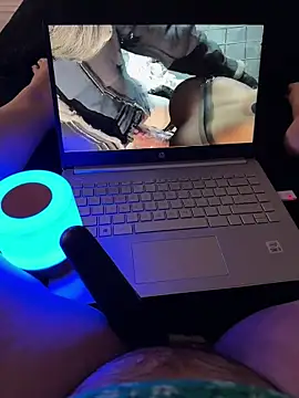 yourcutesarah online show from November 2025 11:30:01 PM