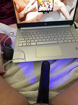 yourcutesarah online show from November 2025 01:26:01 PM