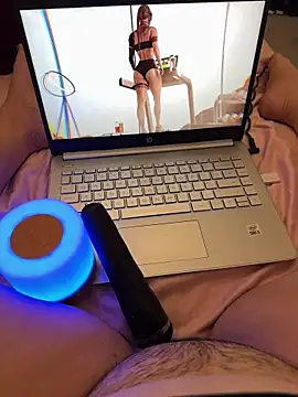 yourcutesarah online show from October 2025 11:42:02 AM