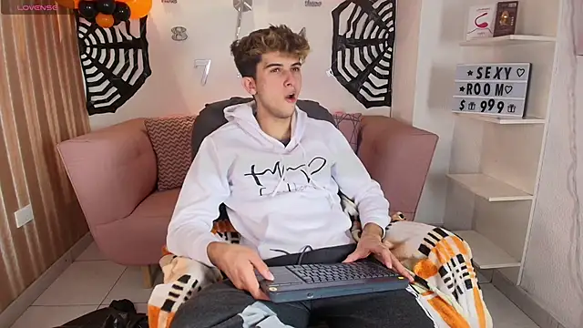 Snapshot of MrWilliseo chatting on October 2025 07:37:02 PM MrWilliseo online show from October 2025 07:37:02 PM