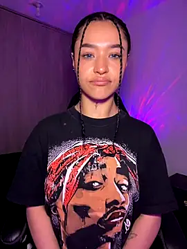 Crystal Dluna online show from October 2025 05:14:01 PM