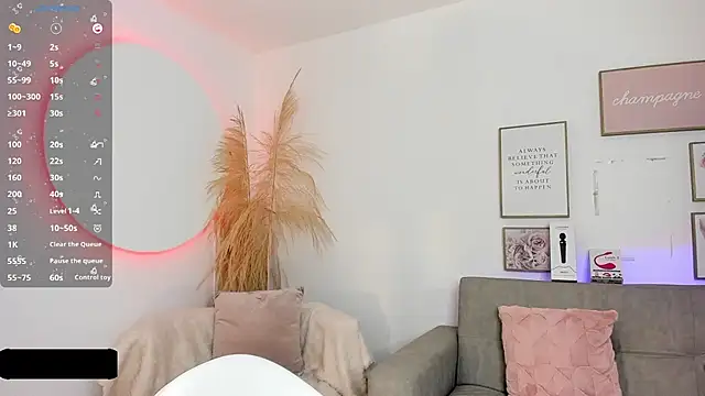 Crystal Dluna online show from March 2025 12:38:02 PM