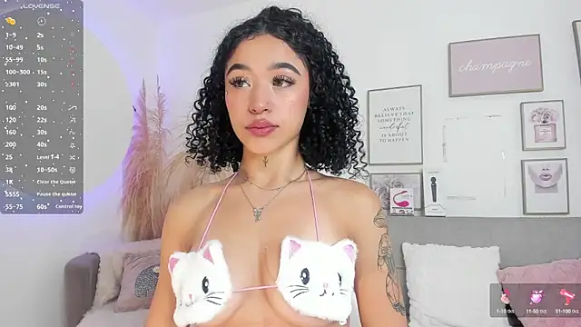 Crystal Dluna online show from March 2025 12:32:02 PM