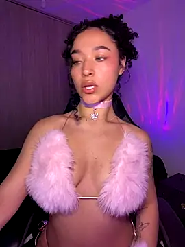 Crystal Dluna online show from October 2025 04:19:01 PM