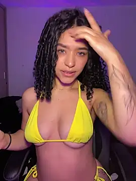 Crystal Dluna online show from November 2025 04:18:02 PM