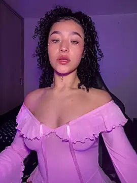 Crystal Dluna online show from November 2025 03:56:01 PM