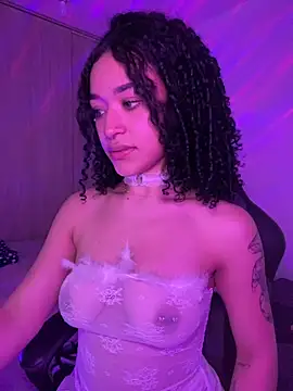 Crystal Dluna online show from September 2025 03:19:02 PM