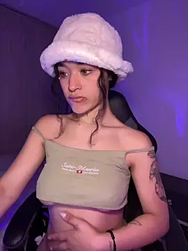 Crystal Dluna online show from September 2025 03:51:01 PM