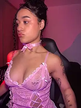 Crystal Dluna online show from November 2025 03:34:02 PM