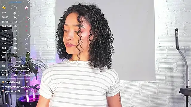 Crystal Dluna online show from March 2025 03:49:02 PM