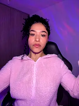 Crystal Dluna online show from September 2025 02:34:01 PM