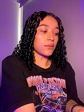 Crystal Dluna online show from September 2025 09:33:02 PM