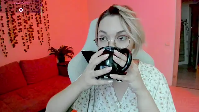 Snapshot of whoa-hoa-hoa-hoa-hoa chatting on November 2025 02:43:02 PM whoa-hoa-hoa-hoa-hoa online show from November 2025 02:43:02 PM