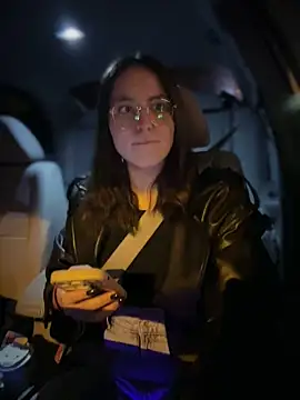 meow girl online show from November 2025 04:18:02 PM