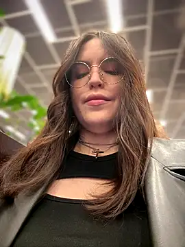 meow girl online show from December 2025 09:57:02 AM