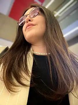 Snapshot of meow_girl chatting on May 2026 03:50:02 PM meow girl online show from May 2026 03:50:02 PM