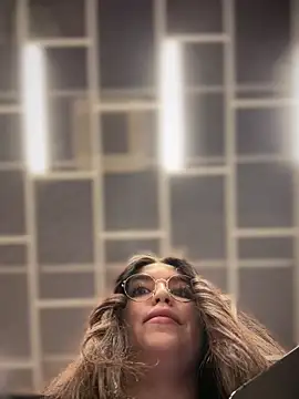 meow girl online show from December 2025 11:02:02 AM