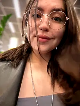 meow girl online show from December 2025 10:05:02 AM