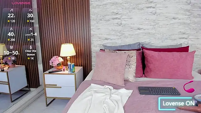 MadisonHunter2024 online show from December 2025 08:04:02 PM