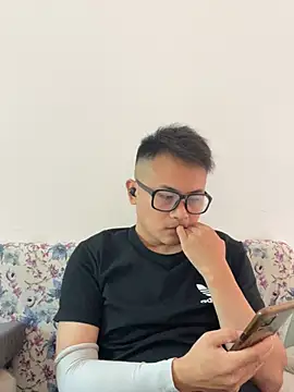 Snapshot of lixiaoshuai8 chatting on March 2025 04:41:02 AM lixiaoshuai8 online show from March 2025 04:41:02 AM