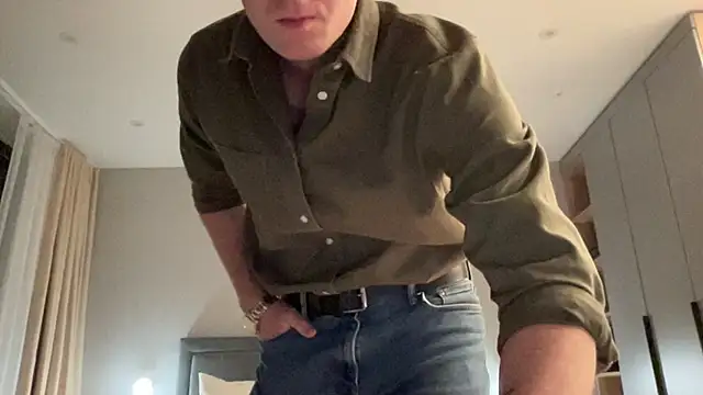 cute mark online show from November 2025 05:40:02 PM