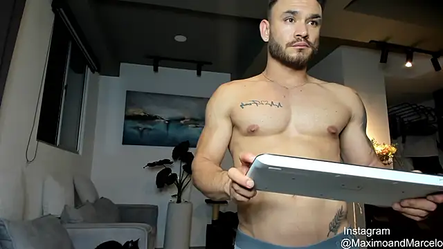 Snapshot of Maximo_Marcelo chatting on February 2025 11:37:02 PM Maximo Marcelo online show from February 2025 11:37:02 PM