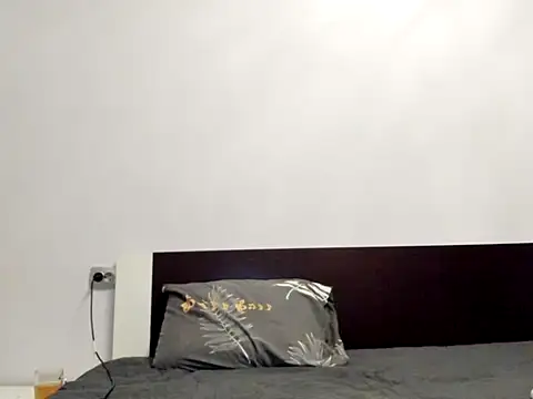 ElektraShine29 online show from April 2026 06:57:01 PM