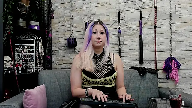 CruelMistress online show from December 2025 12:00:01 AM