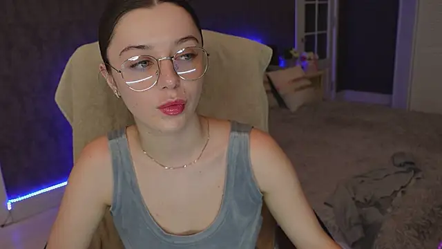 Snapshot of DinaCandy chatting on March 2025 02:43:02 PM DinaCandy online show from March 2025 02:43:02 PM