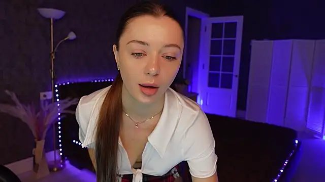 Snapshot of DinaCandy chatting on December 2025 08:24:01 AM DinaCandy online show from December 2025 08:24:01 AM