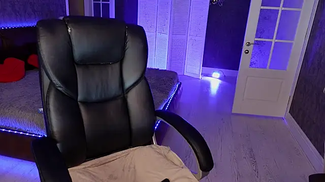 Snapshot of DinaCandy chatting on November 2025 08:19:01 AM DinaCandy online show from November 2025 08:19:01 AM