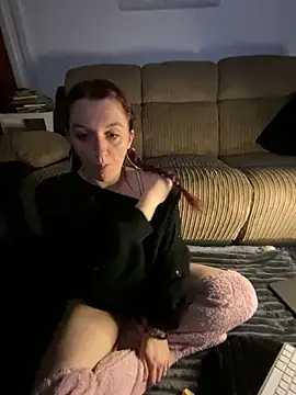 Snapshot of Stoner_BarbieXX chatting on March 2025 10:27:02 PM Stoner BarbieXX online show from March 2025 10:27:02 PM