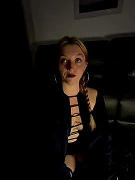 Snapshot of Stoner_BarbieXX chatting on October 2025 10:17:02 PM Stoner BarbieXX online show from October 2025 10:17:02 PM