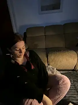 Snapshot of Stoner_BarbieXX chatting on March 2025 10:54:01 PM Stoner BarbieXX online show from March 2025 10:54:01 PM