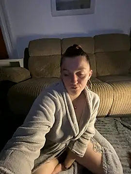 Snapshot of Stoner_BarbieXX chatting on March 2025 10:26:01 PM Stoner BarbieXX online show from March 2025 10:26:01 PM