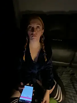 Snapshot of Stoner_BarbieXX chatting on November 2025 10:37:01 PM Stoner BarbieXX online show from November 2025 10:37:01 PM