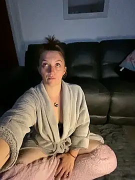 Snapshot of Stoner_BarbieXX chatting on September 2025 10:27:02 PM Stoner BarbieXX online show from September 2025 10:27:02 PM