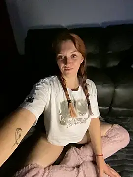 Snapshot of Stoner_BarbieXX chatting on September 2025 09:25:02 PM Stoner BarbieXX online show from September 2025 09:25:02 PM