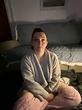 Snapshot of Stoner_BarbieXX chatting on February 2025 10:38:02 PM Stoner BarbieXX online show from February 2025 10:38:02 PM