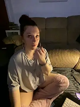 Snapshot of Stoner_BarbieXX chatting on March 2025 10:56:01 PM Stoner BarbieXX online show from March 2025 10:56:01 PM