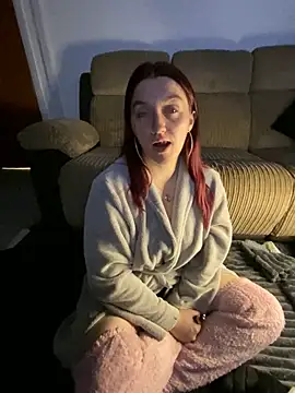 Snapshot of Stoner_BarbieXX chatting on February 2025 10:42:01 PM Stoner BarbieXX online show from February 2025 10:42:01 PM