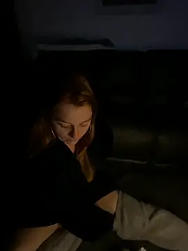 Snapshot of Stoner_BarbieXX chatting on November 2025 10:57:02 PM Stoner BarbieXX online show from November 2025 10:57:02 PM