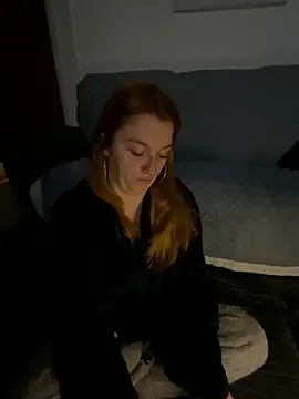 Snapshot of Stoner_BarbieXX chatting on November 2025 11:27:01 PM Stoner BarbieXX online show from November 2025 11:27:01 PM