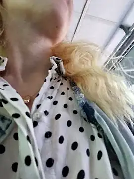 Public Katrisha online show from October 2025 01:23:01 PM