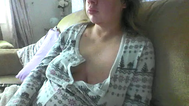 Snapshot of CamilaCherryX chatting on September 2025 04:40:01 PM CamilaCherryX online show from September 2025 04:40:01 PM