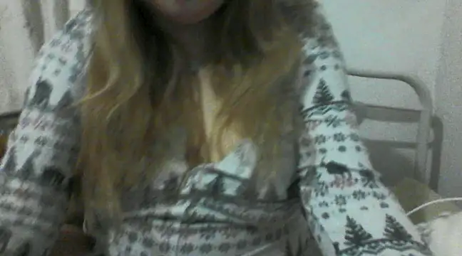 Snapshot of CamilaCherryX chatting on January 2025 01:37:02 AM CamilaCherryX online show from January 2025 01:37:02 AM