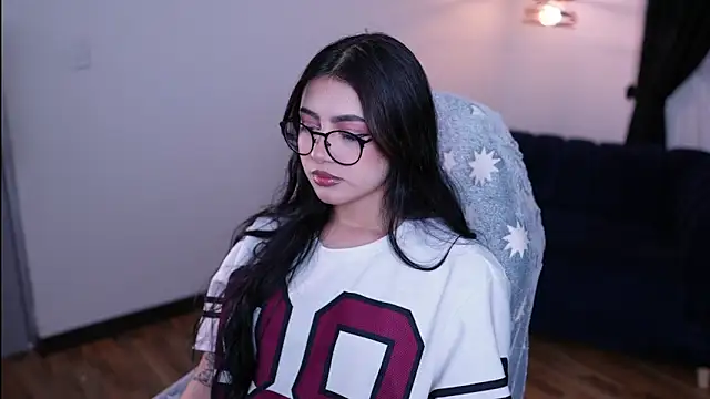 Snapshot of myeimmy_33 chatting on July 2026 01:44:01 PM myeimmy 33 online show from July 2026 01:44:01 PM