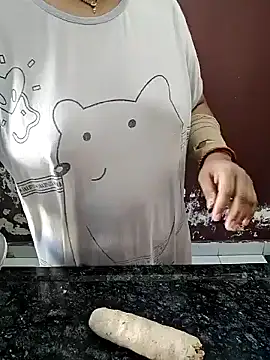 Snapshot of milf-kaira chatting on January 2025 03:29:02 AM milf-kaira online show from January 2025 03:29:02 AM